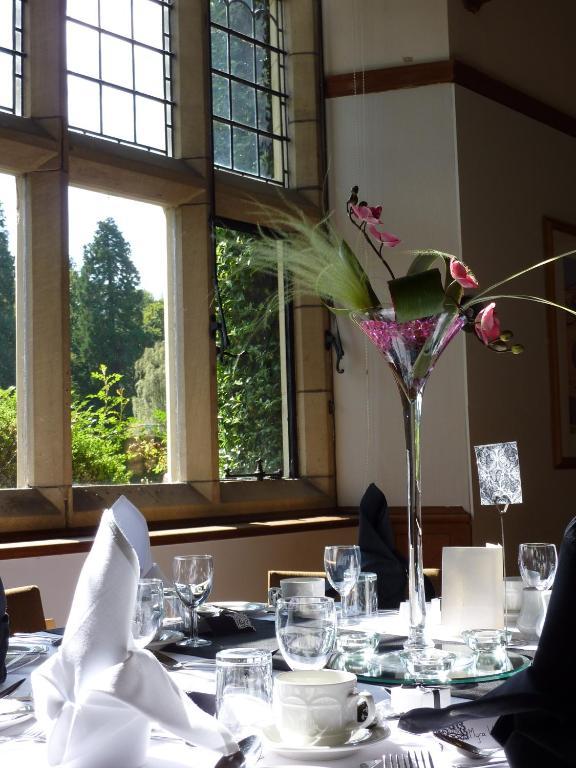 Gasthaus Gregynog Hall Tregynon Exterior foto