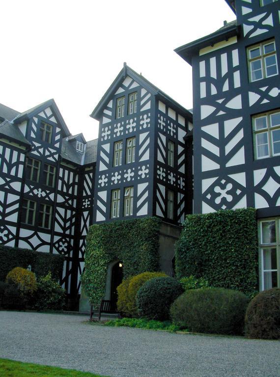 Gasthaus Gregynog Hall Tregynon Exterior foto